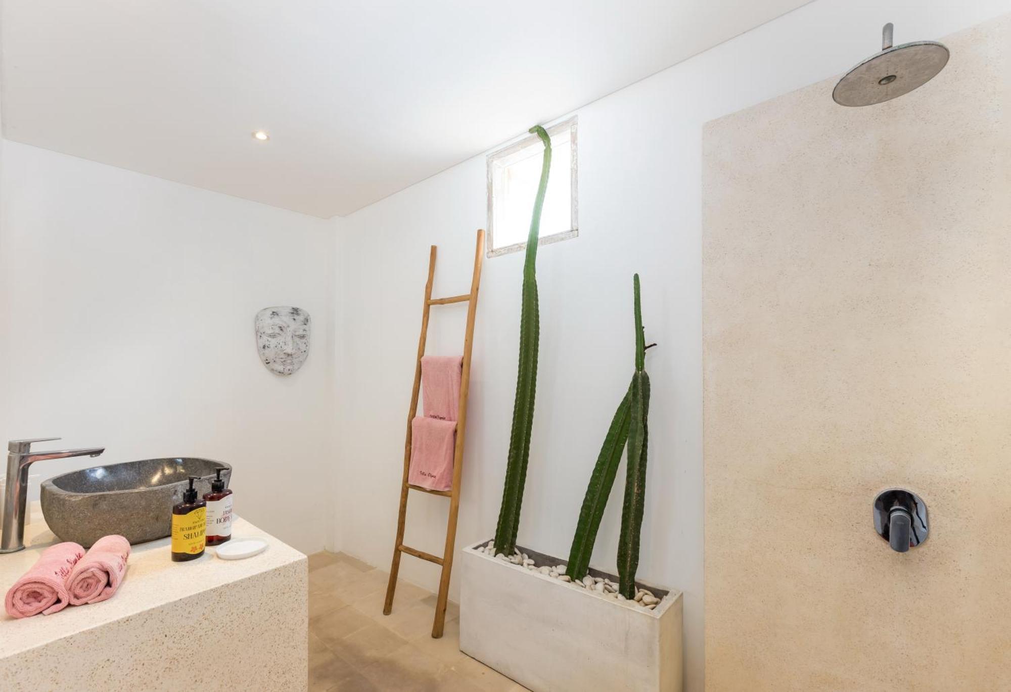 Wonderful 4br In Villa