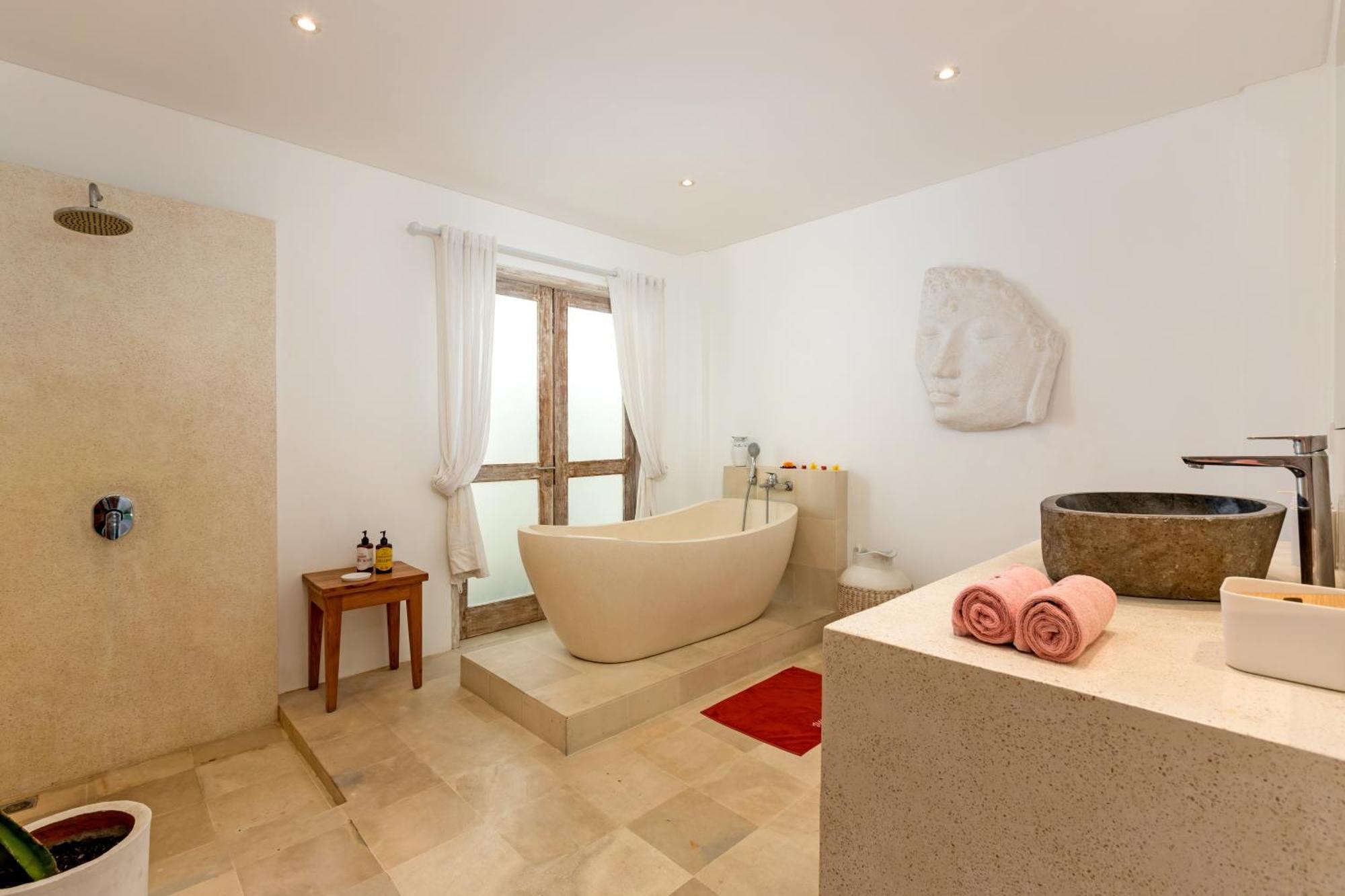 Wonderful 4br In Villa *