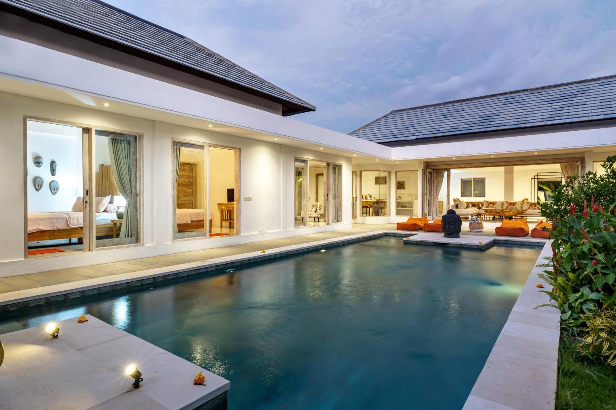 Wonderful 4br In Villa Seminyak (Bali)