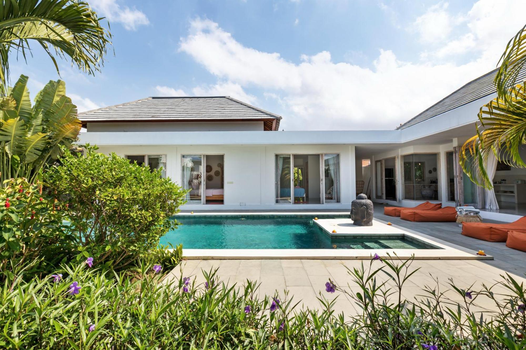 Wonderful 4br In Villa Seminyak (Bali)